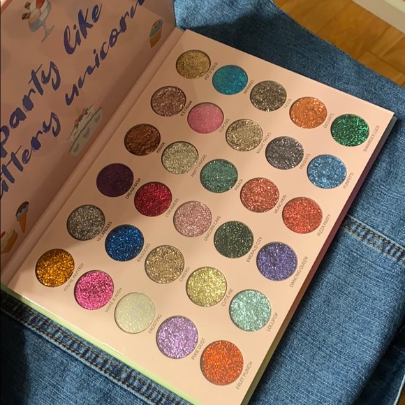 EYESHADOW - Picture 5 of 6